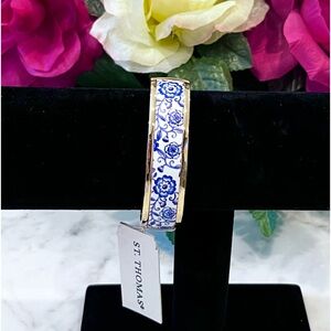 ST THOMAS blue and white floral bracelet